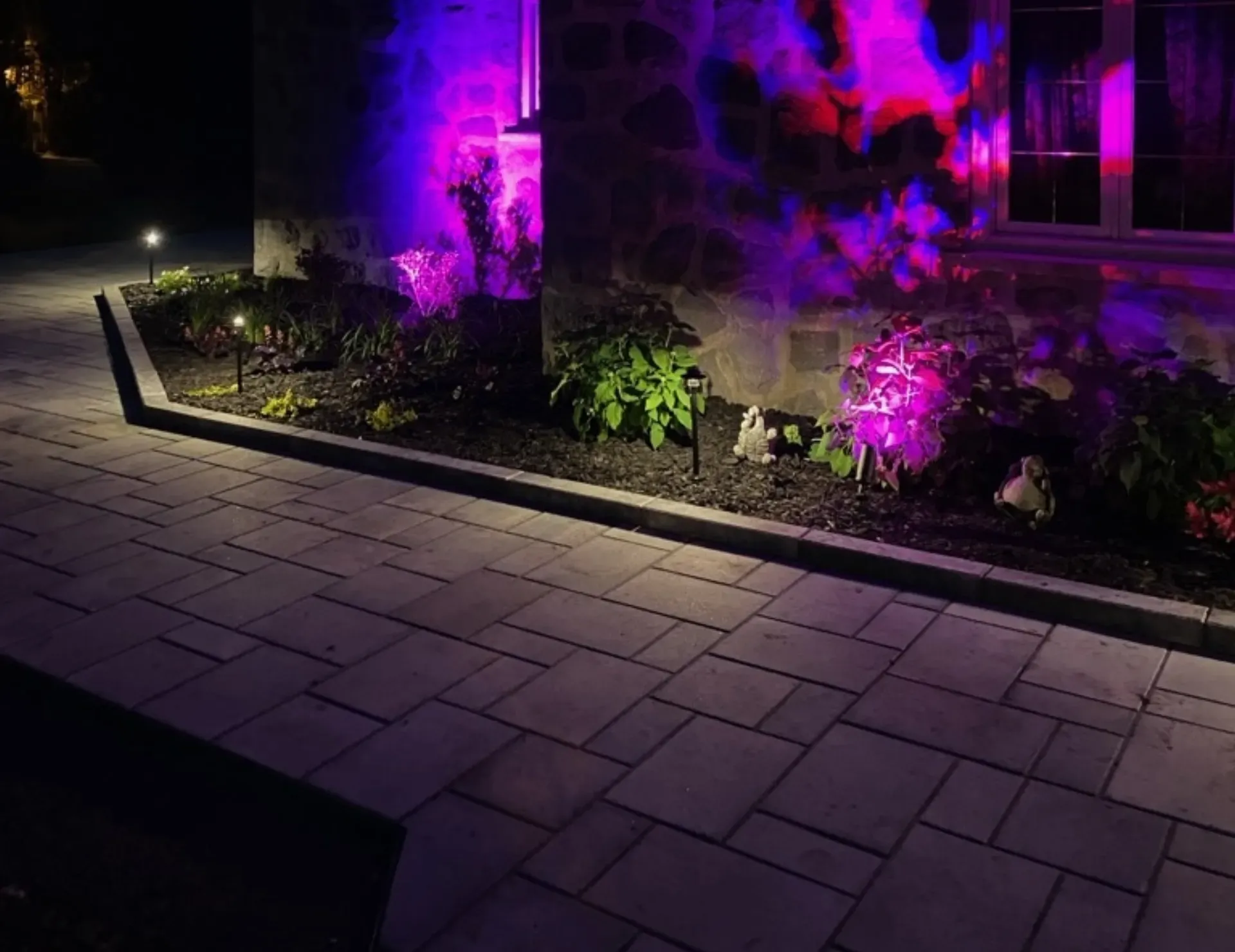 Allée en pavés naturels